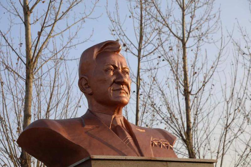 Арыс қаласында Дінмұхамед Қонаевтың бюсті орнатылды  