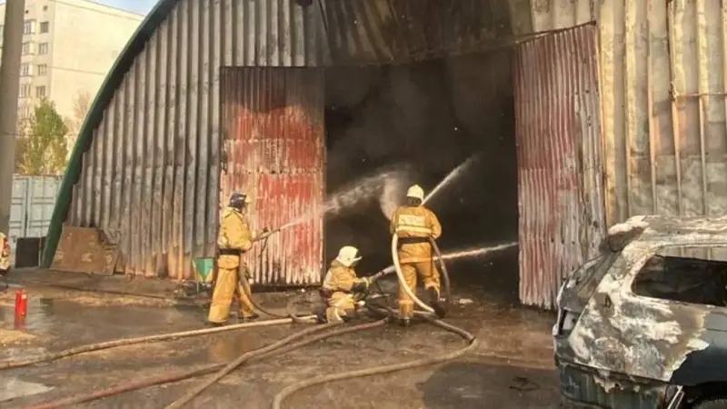 Алматыда «КарСити» сауда орталығы маңында жарылыс болды