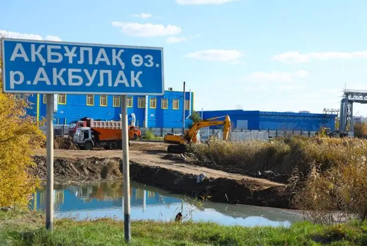 Астанада Ақбұлақ өзенін 2 метр лайдан тазарту жұмысы жүргізіліп жатыр