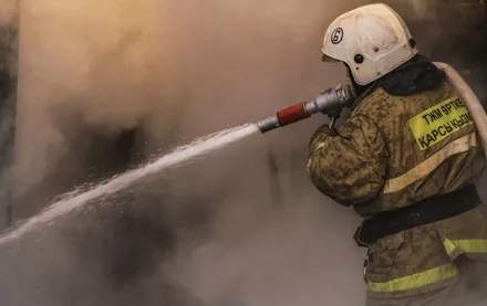 Өскеменде өрт шыққан үйден әйел мен бала құтқарылып, 8 адам эвакуацияланды  