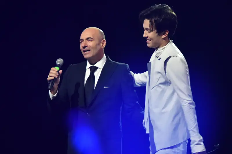 Димаш жаңа әннің тұсауын кесті