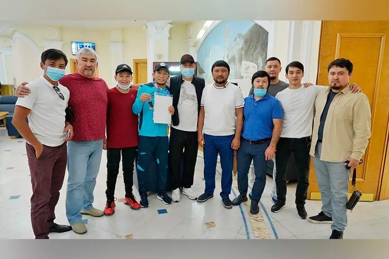 Нұрислам Санаевқа автокөлік сыйға тартылды