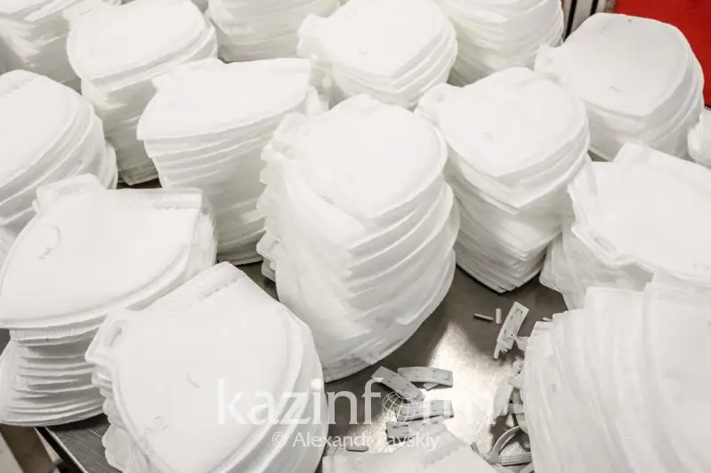 Алматы полициясы тұрғындарға көп реттік маска таратып жатыр  