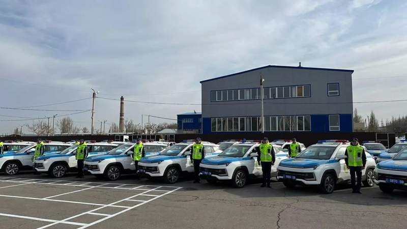 Жамбылдық полицейлер алғаш болып отандық электромобильмен жүреді 
