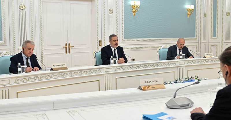 Хакан Фидан Мемлекет басшысына Президент Режеп Тайип Ердоғанның сәлемін жеткізді