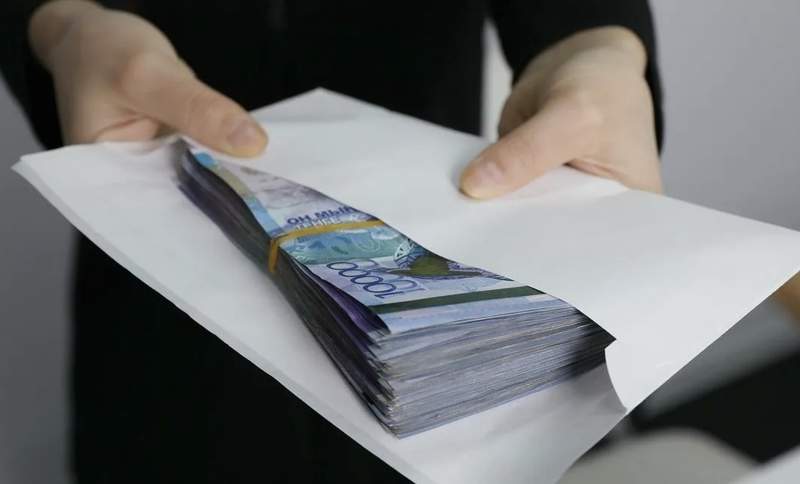Қорғаныс министрлігі департаментінің басшысы 20 мың доллар пара алды деген күдікке ілінді