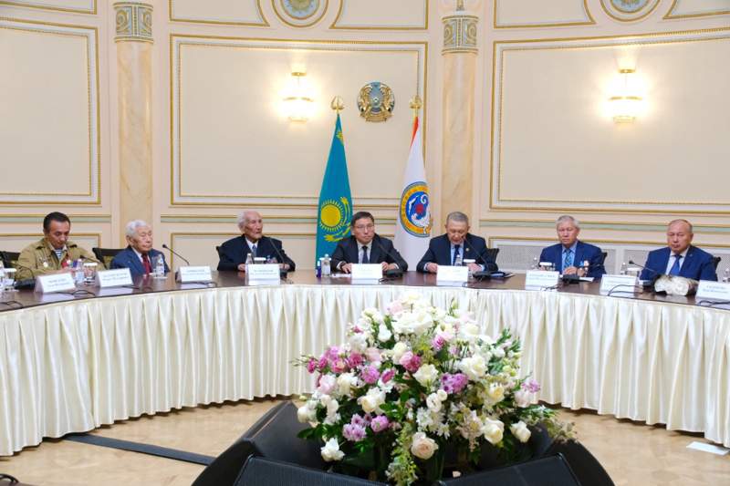 Алматы әкімі қала ардагерлерімен кездесті