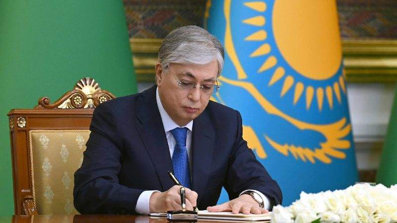 Президент мемлекет және қоғам қайраткері Балташ Тұрсымбаевтың отбасы мен туыстарына көңіл айтты