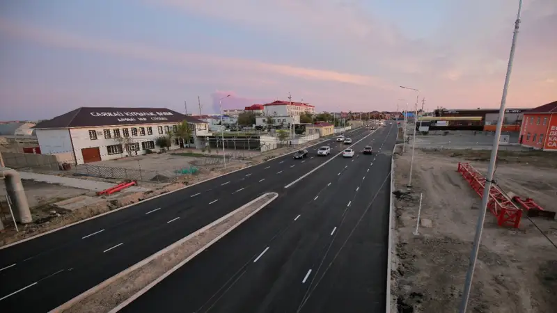 Атырау көшелерінің бірі 6 жолаққа дейін кеңейтілді 