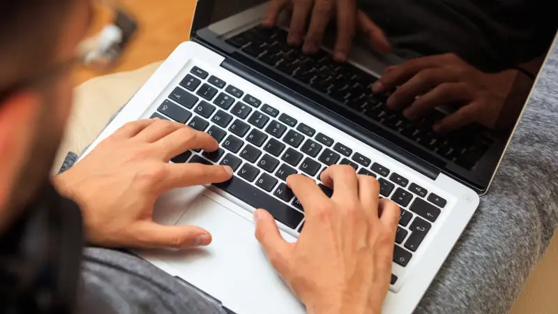 Жұмағалиев: «42500.enbek.kz сайты тұрақты жұмыс істеп тұр»  