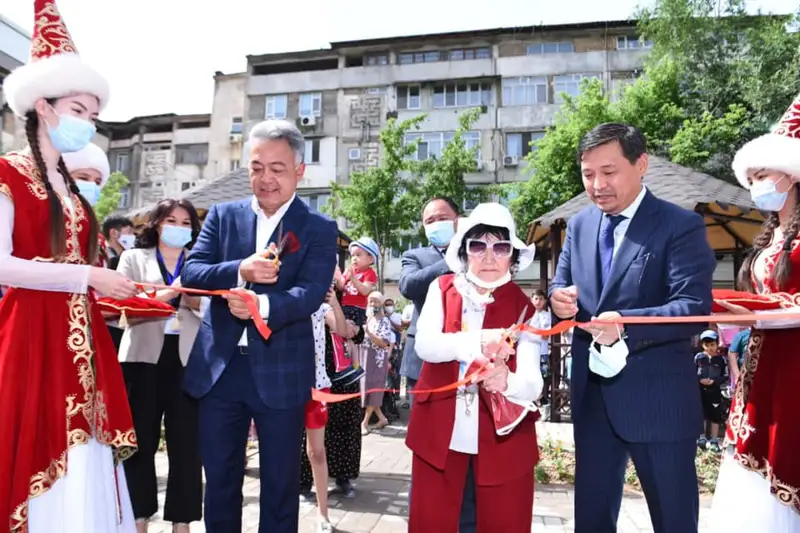 Шымкентте демеушінің көмегімен екі спорт алаңшасы ашылды