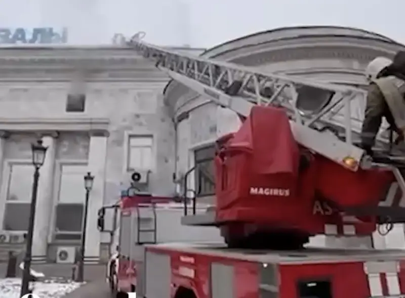 Жолаушылар эвакуацияланды: «Алматы-2» вокзалында өрт шықты (видео)