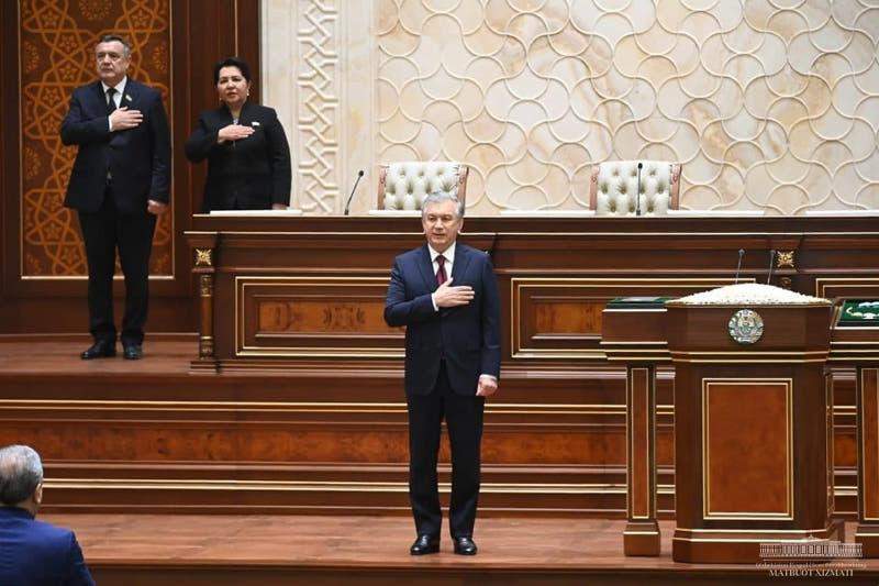 Шавкат Мирзиёев ант беріп, президент лауазымына кірісті