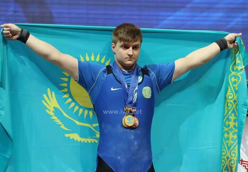 20 жастағы қазақстандық ауыр атлет Илья Ильиннің рекордын жаңартты