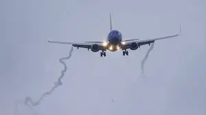 Ryanair әуе компаниясының ұшағы әуеде отқа оранды (видео)