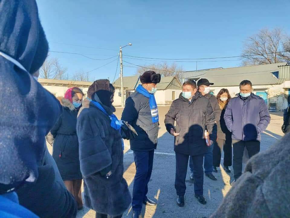 Атырау: Мәслихат депутаттығына үміткерлер тазалықты сақтауға шақырды