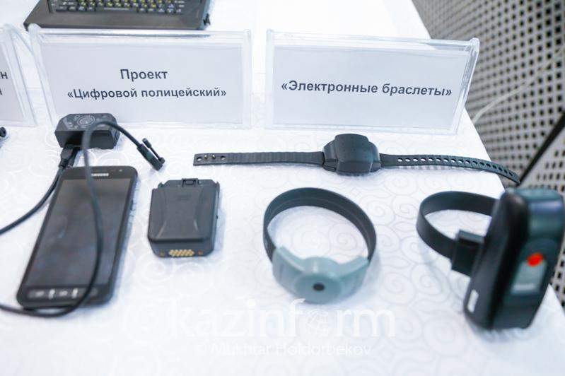 Істі болғандар электронды білезік арқылы бақыланады