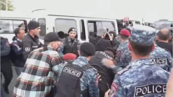 Арменияда шеру кезінде 61 адам ұсталды