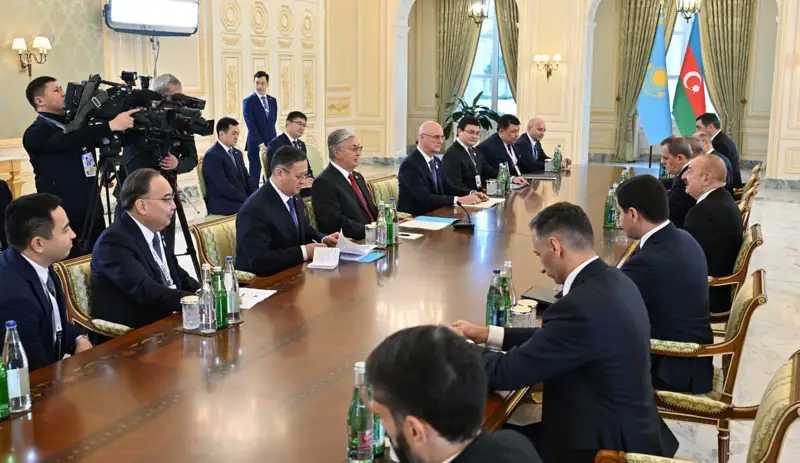 Қасым-Жомарт Тоқаев пен Ильхам Әлиев келіссөз жүргізді 