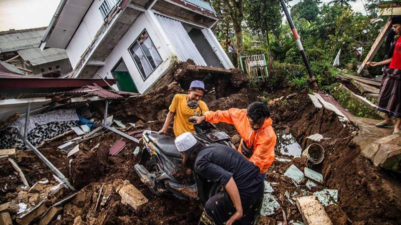 Индонезияда жер сілкінісінен қаза тапқандар саны 310-ға жетті
