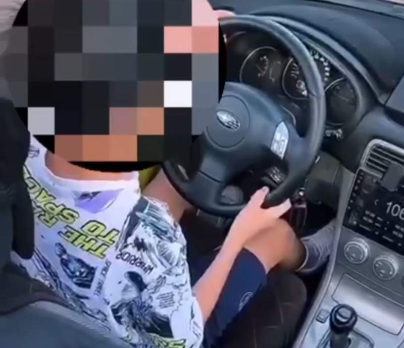Таразда 12 жастағы бала әкесінің көлігін рұқсатсыз айдап кеткен