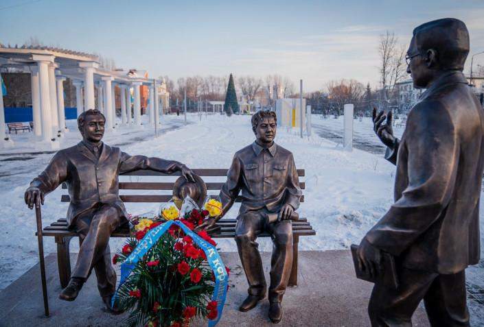 Елордада үш арысқа ескерткіш орнатылып, жазушылар үйі ашылды