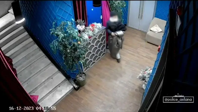 Астаналық тұрғын гардеробтан өзгенің сырт киімін ұрлап кеткен