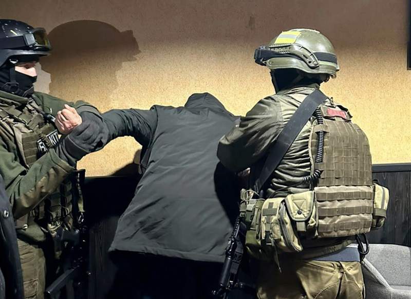 Семей тұрғынынан Сақ дәуірінің зергерлік бұйымдары тәркіленді
