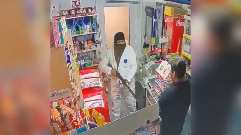 БҚО-да әйелі мен баласын қарумен қорқытқан ер адам ұсталды