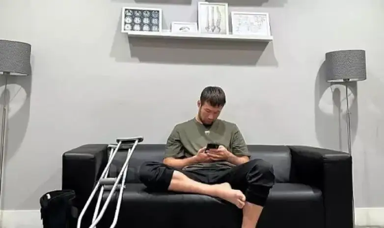 Шавкат Рахмоновтың жекпе-жек алдында ауыр жарақат алғаны белгілі болды