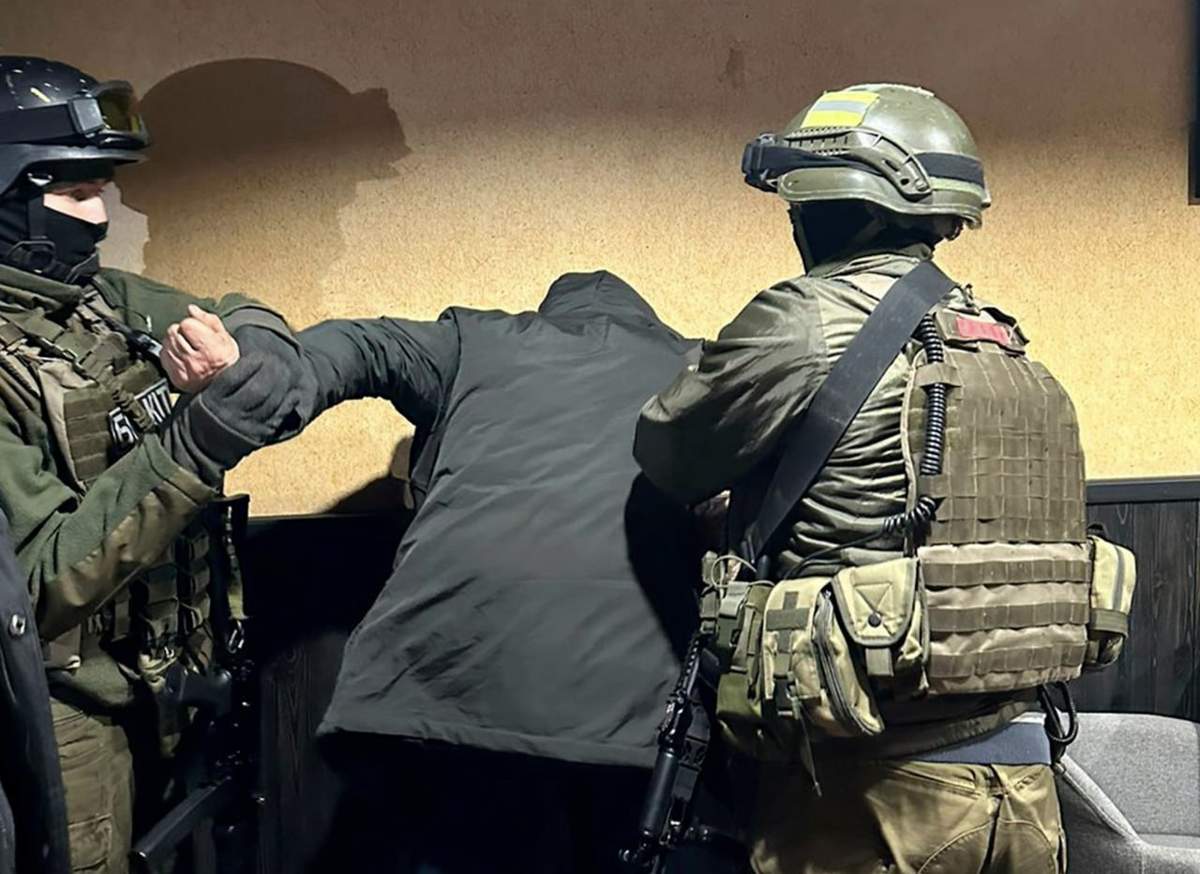 Семей тұрғынынан Сақ дәуірінің зергерлік бұйымдары тәркіленді