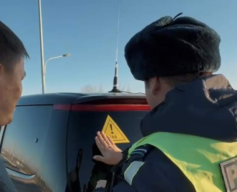 Елімізде 1 қаңтардан бастап газбен жүретін көліктерге арнайы белгі орнату міндеттемесі күшіне енді