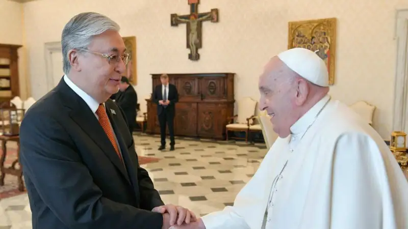 Тоқаев Ватиканда Рим Папасы Францискпен кездесті