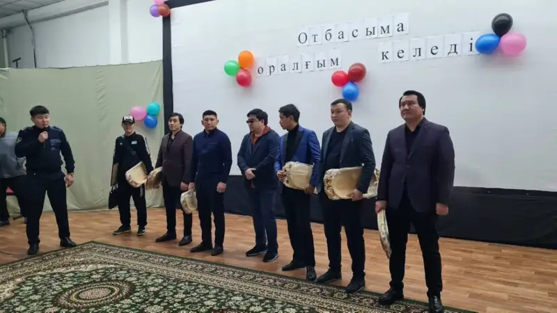 Қуат Хамитов және эстрада әншілері