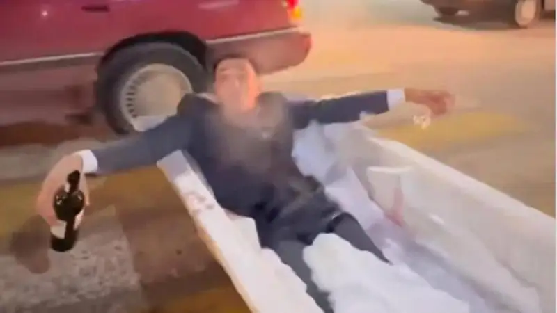 шарап ішкен 