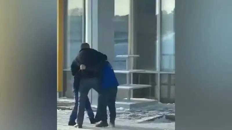 Ақмола облысында жедел жәрдем жүргізушісін ұрған ер адам қамауға алынды