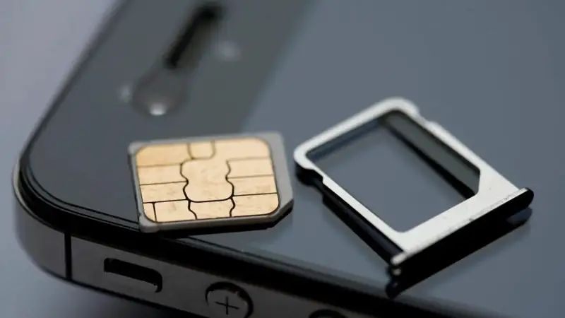 Байланыс операторлары, SIM карта