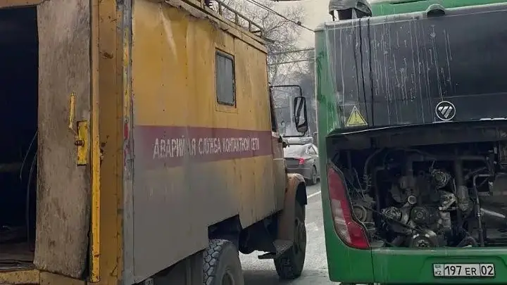 Автобус өртенді