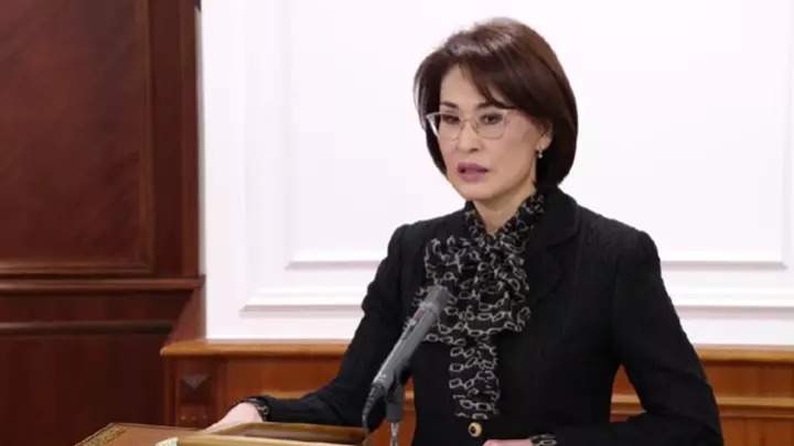 министр