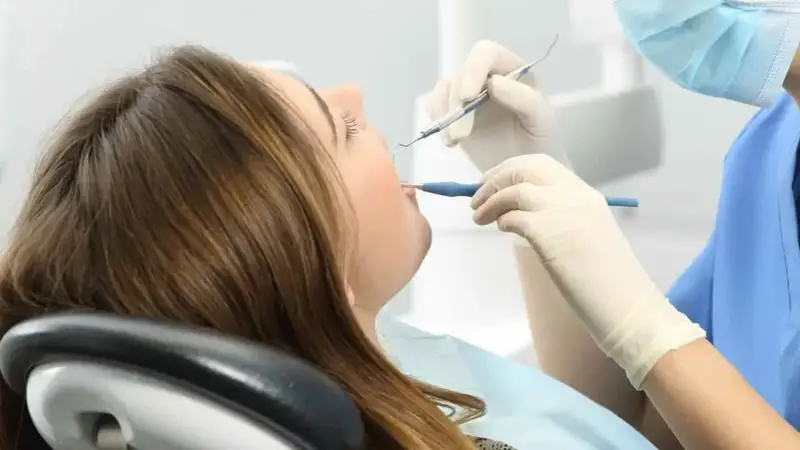 Стоматолог