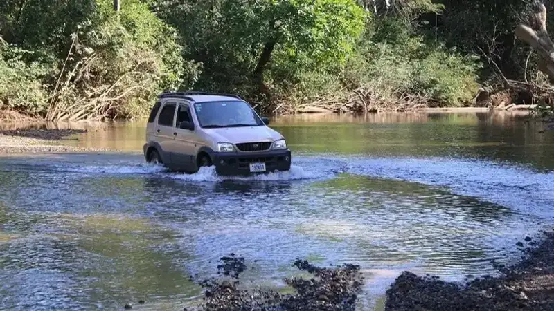 Түркістан облысында өзеннен өтпек болған көлік аударылып қалды