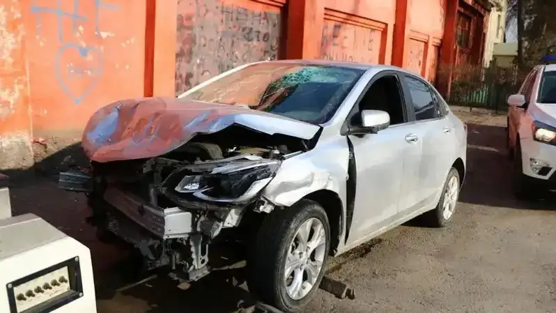 Алматыда жол апатына ұшыраған көлік ұрланған, ал тізгініндегі жүргізуші мас болып шықты