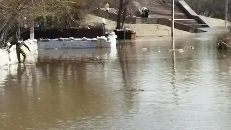 Орал қаласында Жайықтағы су деңгейі қауіпті шектен асып кетті