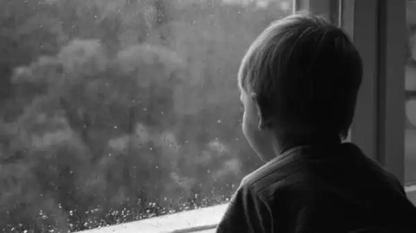 Бала құлады