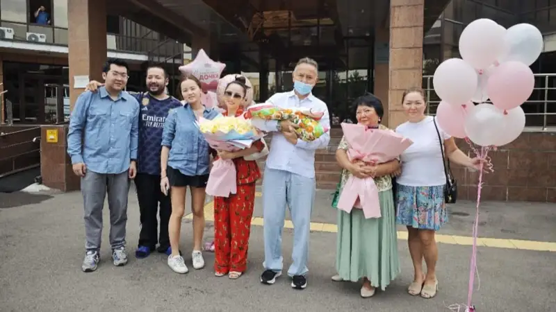 Баян Алагөзова отбасымен