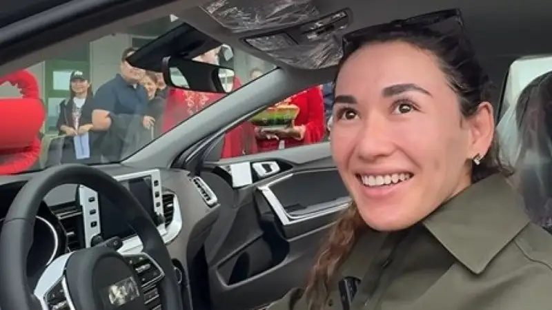 Көлік сыйлады 