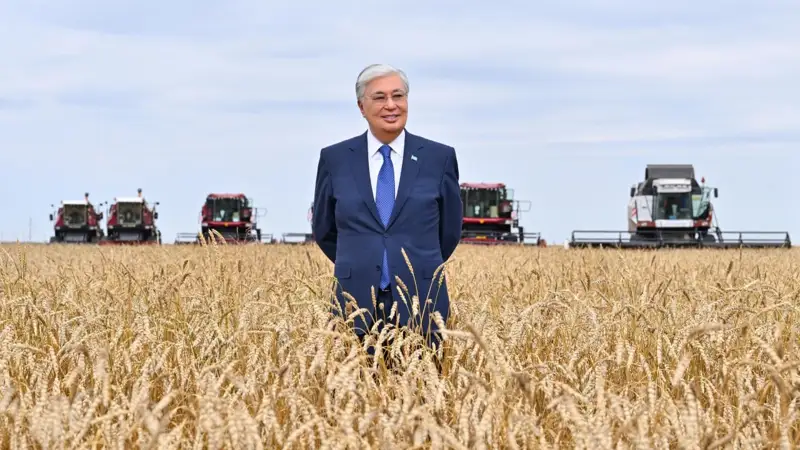 Қасым-Жомарт Тоқаев егіс алқабында