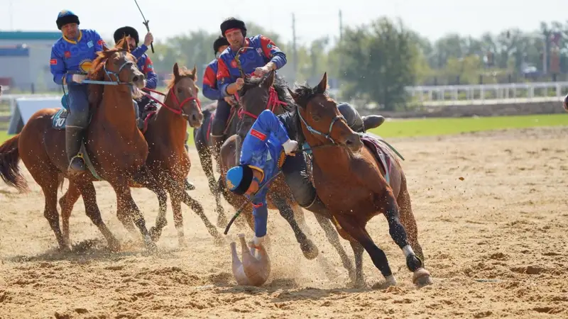 Көкпар, көшпенділер ойындары