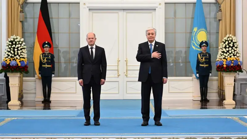 Олаф Шольцті салтанатты қарсы алу рәсімі