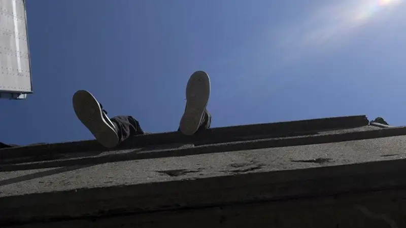 төбеден секіру